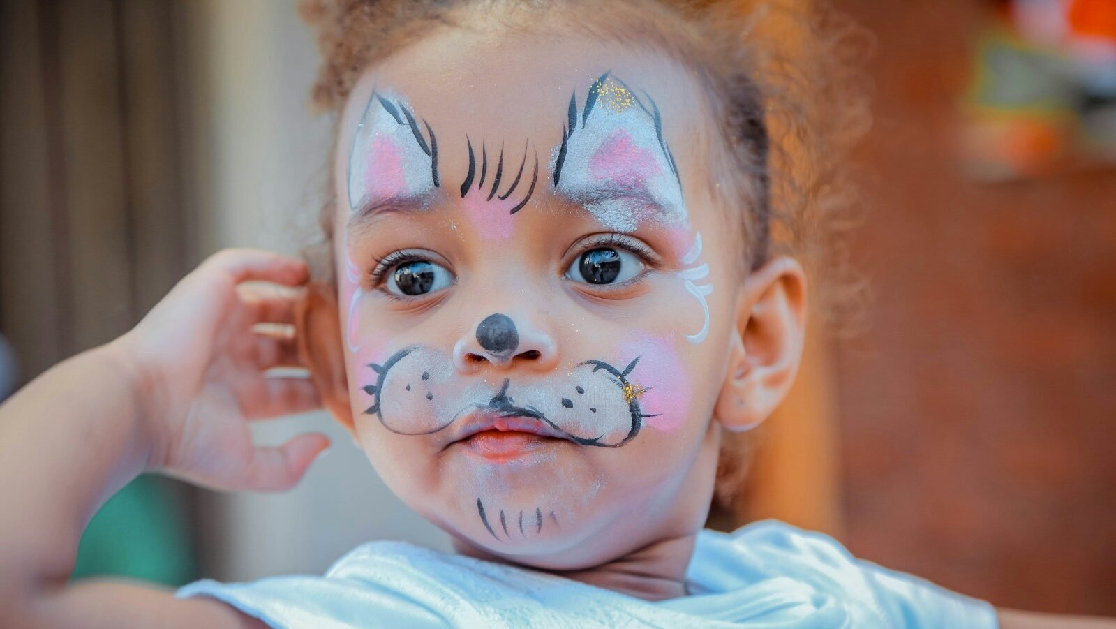girl with cat face paint
